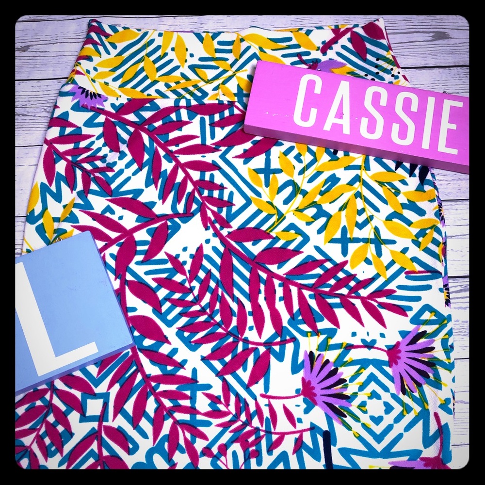 LuLaRoe Cassie pencil skirt